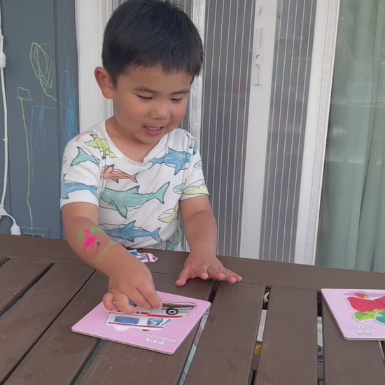 Video of toddler playing with Chinese English Pinyin Bilingual Puzzle Animal version