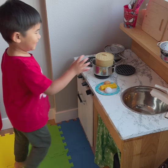 Video of kid playing with Chinese breakfast/dim sum toy set for cultural education